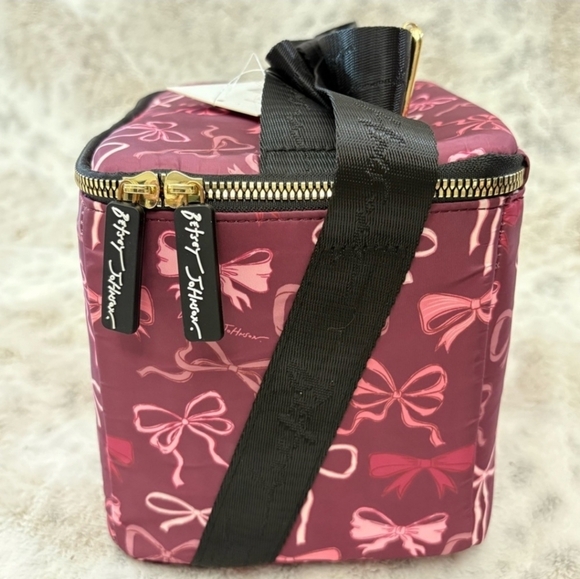 💜🔹️Betsey Johnson🔹️purple Insulated Lunch Tote with crossbody strap Bows - Picture 3 of 4